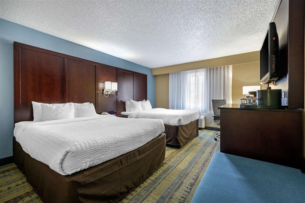 Foto de una habitación de Clarion Hotel Conference Center - North