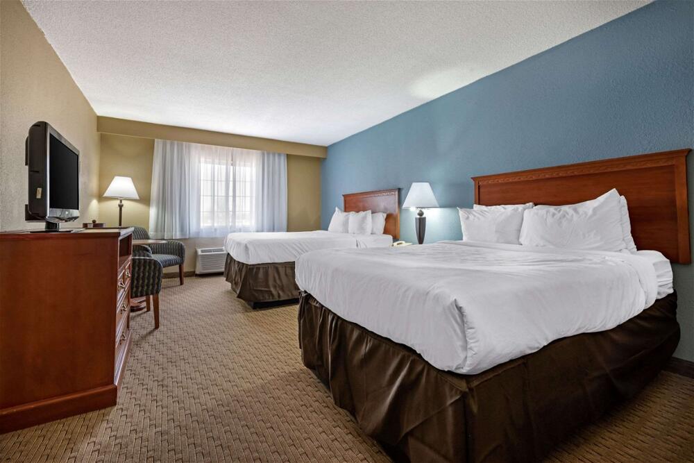 Foto de una habitación de Clarion Hotel Conference Center - North