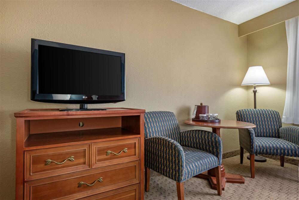 Foto de una habitación de Clarion Hotel Conference Center - North