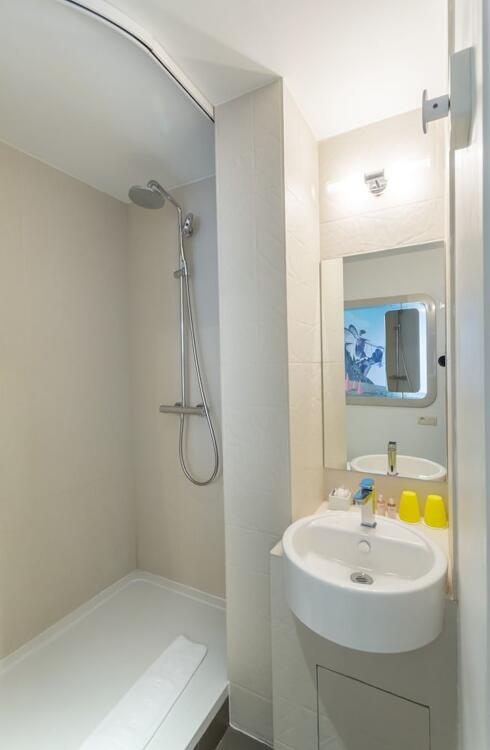 Foto del baño de Hôtel Le Marcel Paris Gare de l&amp;#039;Est