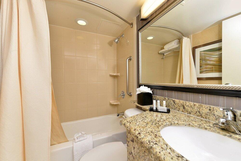 Foto del baño de Hotel Courtyard by Marriott Denver Cherry Creek