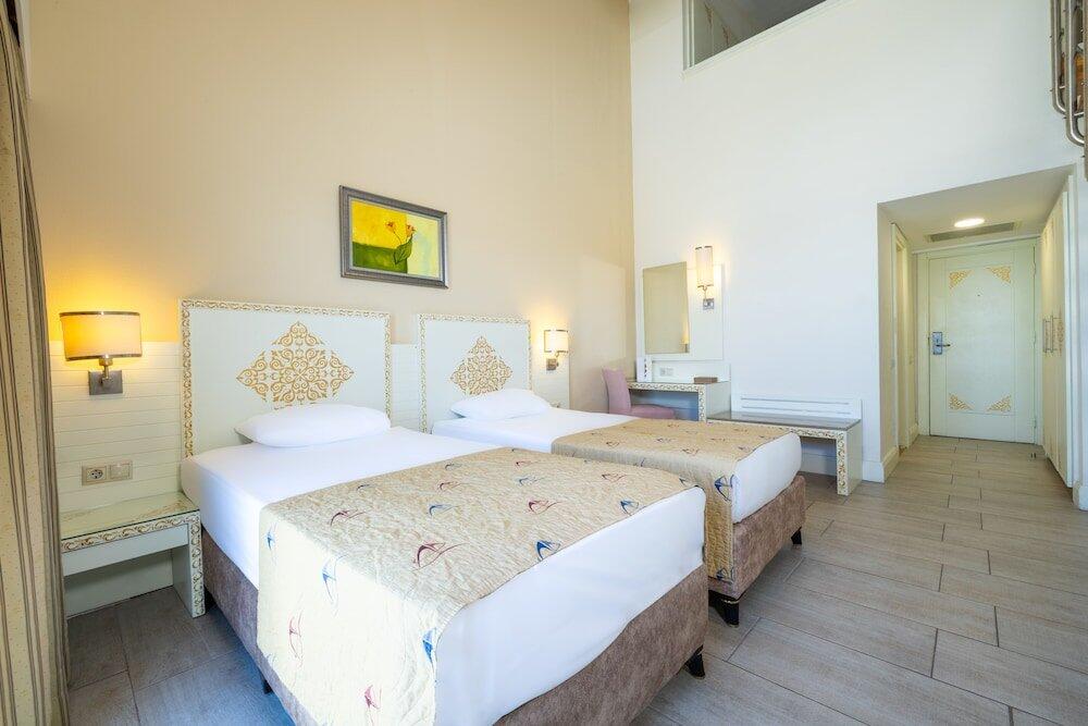 Foto de una habitación de Complejo Crystal Admiral Resort Suites &amp;amp; Spa - Ultimate All Inclusive