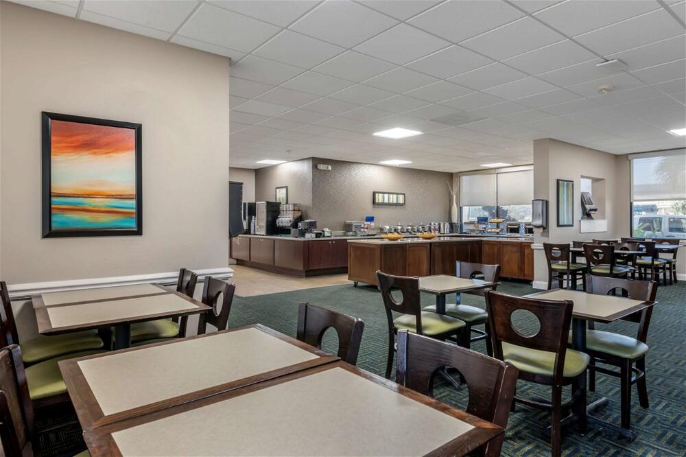 Foto de restauración de Best Western Cocoa Beach Hotel &amp;amp; Suites