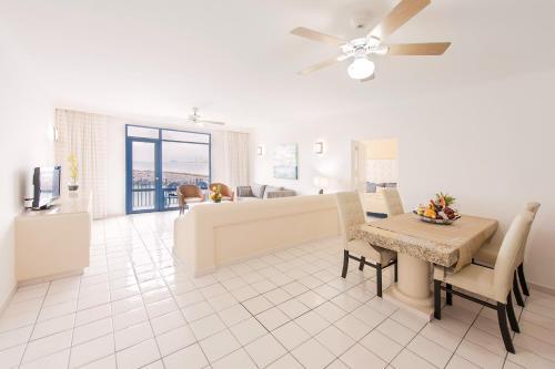Foto de una habitación de El Cid Marina Beach Hotel