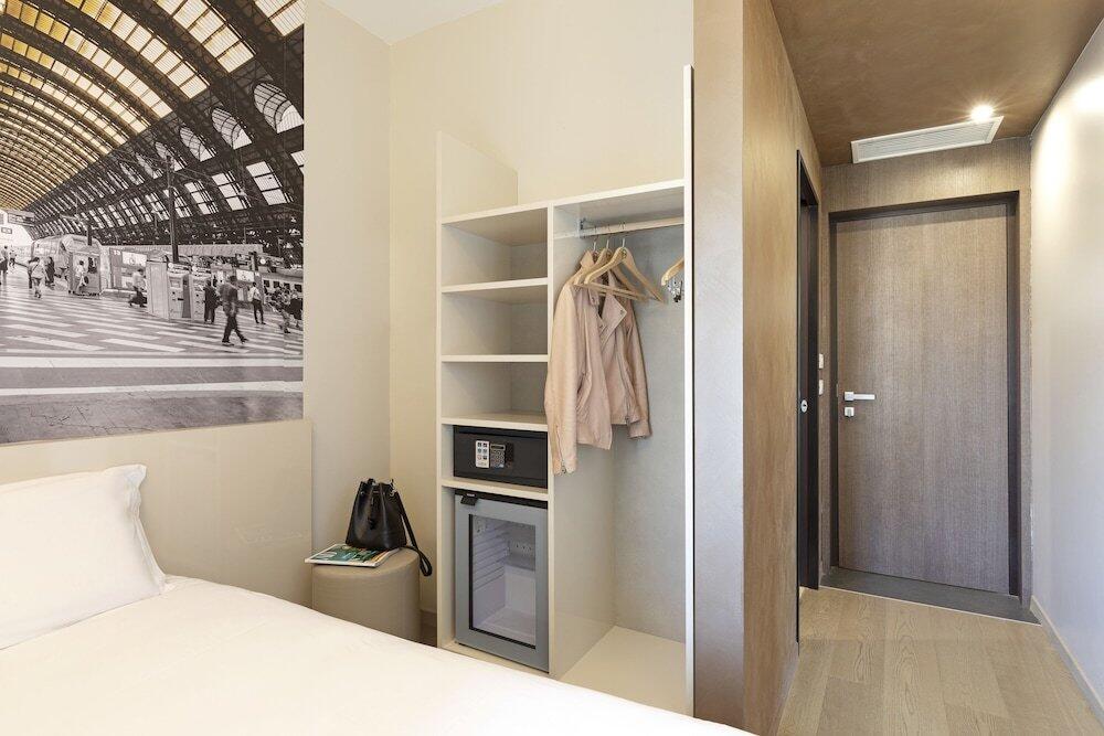 Foto de una habitación de B&amp;amp;B Hotel Milano Central Station