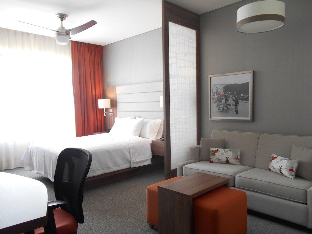 Foto de una habitación de Hotel Homewood Suites By Hilton Silao Airport