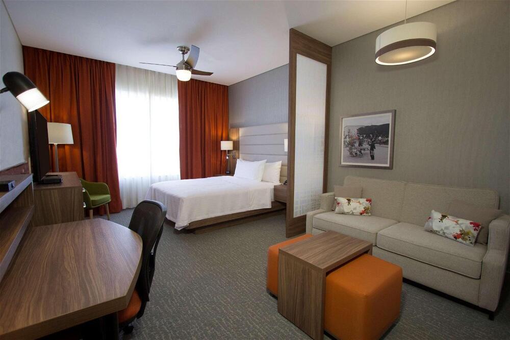 Foto de una habitación de Hotel Homewood Suites By Hilton Silao Airport