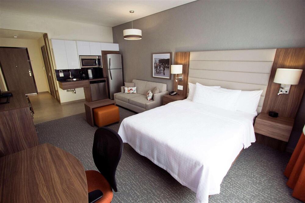 Foto de una habitación de Hotel Homewood Suites By Hilton Silao Airport