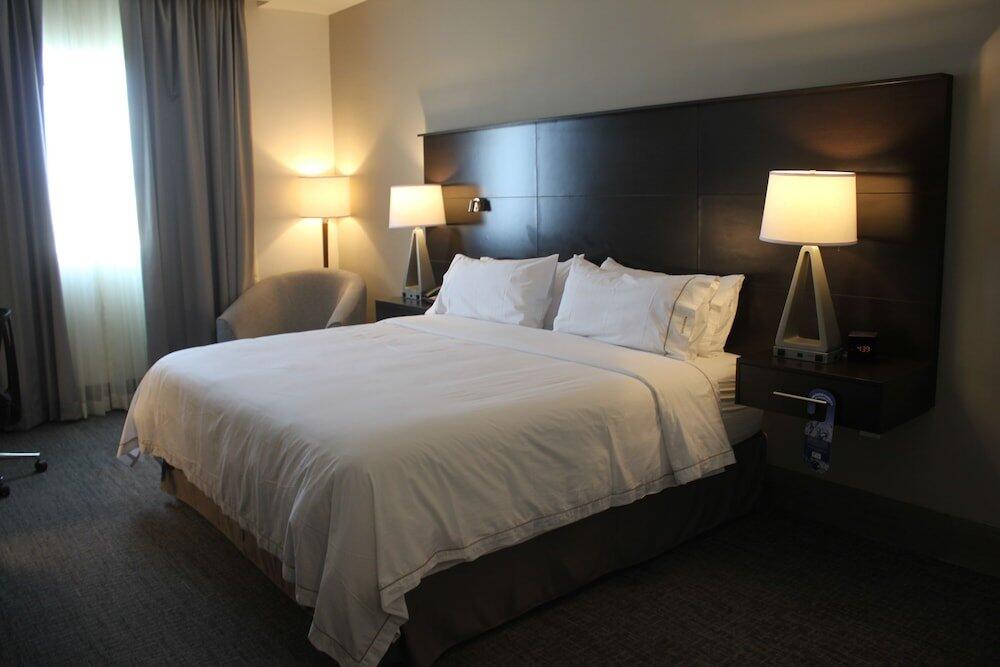 Foto de una habitación de Holiday Inn Express &amp;amp; Suites Silao Aeropuerto Terminal, an IHG Hotel