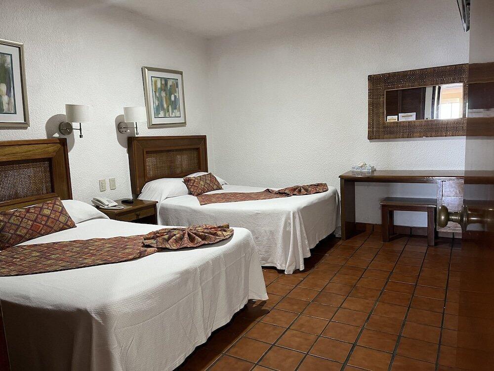Foto de una habitación de Costa de Oro Beach Hotel