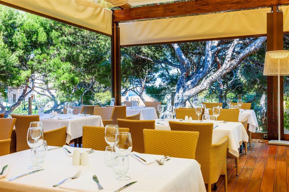 Foto de restauración de Complejo VIVA Cala Mesquida Resort &amp;amp; Spa