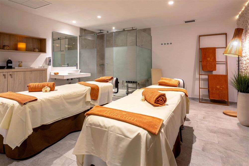 Foto de los servicios de Complejo VIVA Cala Mesquida Resort &amp;amp; Spa