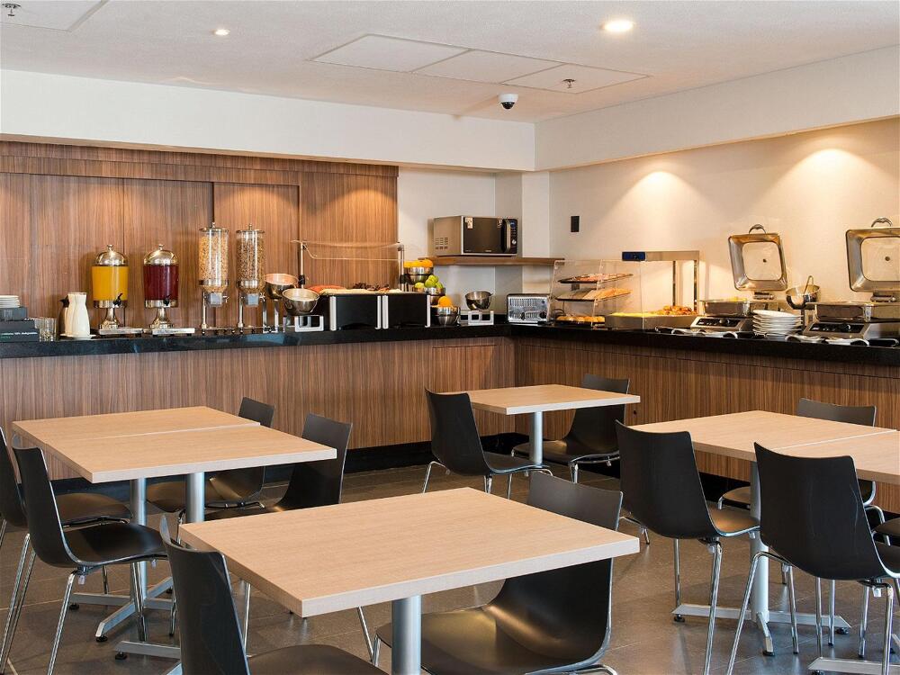 Foto de restauración de Hotel City Express Santiago Aeropuerto