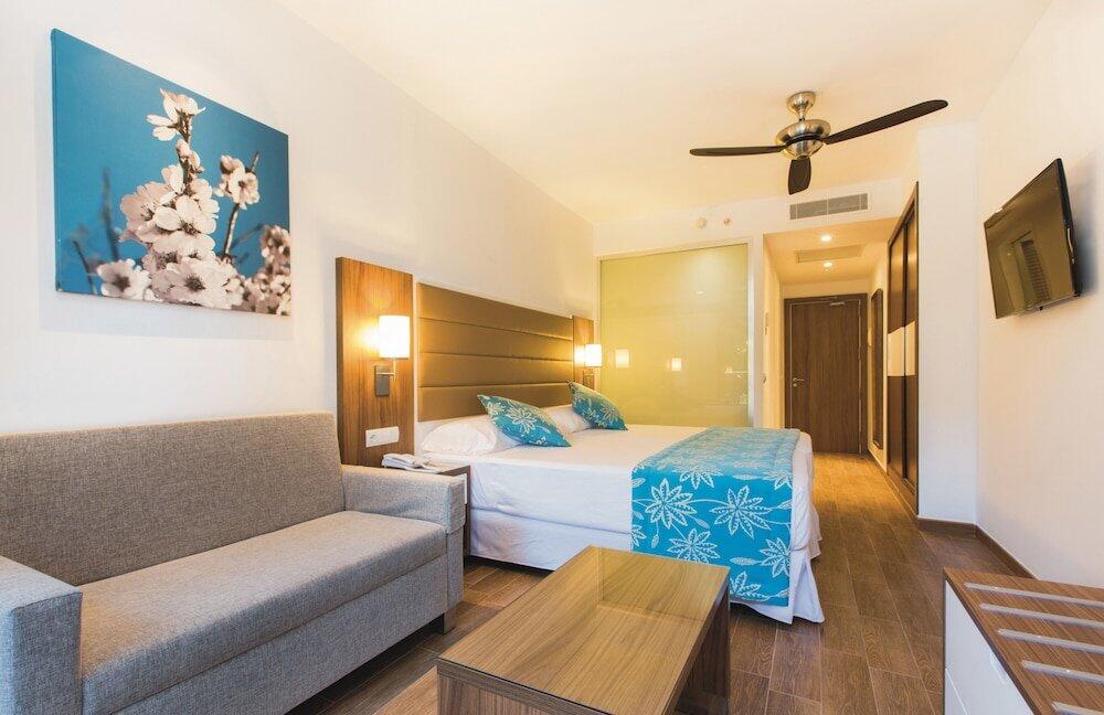Foto de una habitación de Hotel Riu Bravo - 0&amp;#039;0 All Inclusive