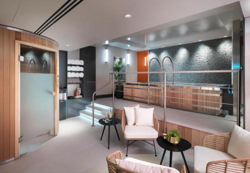 Foto de los servicios de The Athenaeum Hotel &amp;amp; Residences
