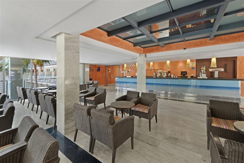 Foto de restauración de Hotel Occidental Cala Viñas