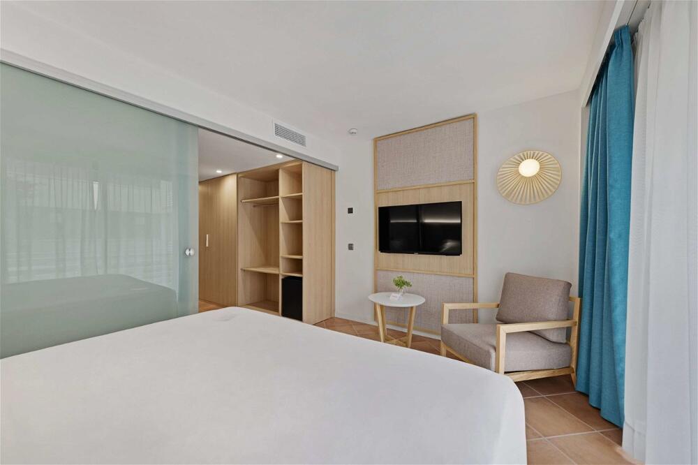 Foto de una habitación de Hotel Occidental Cala Viñas