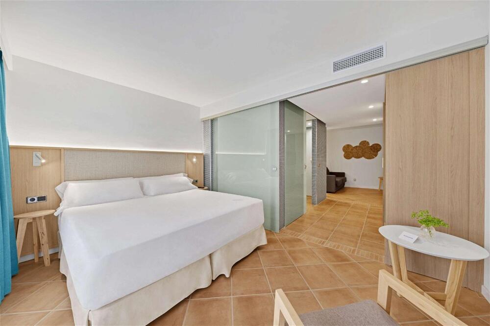 Foto de una habitación de Hotel Occidental Cala Viñas