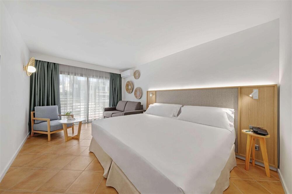 Foto de una habitación de Hotel Occidental Cala Viñas