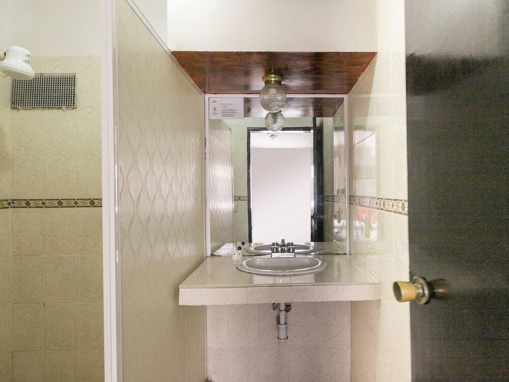 Foto del baño de Hotel Capital O Zona Dorada Inn, Mazatlán