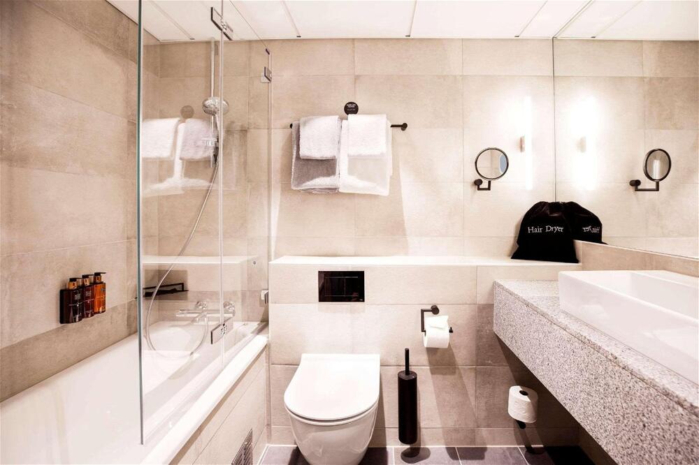 Foto del baño de Clarion Hotel The Hub