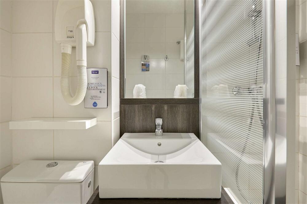 Foto del baño de Kyriad La Roche Sur Yon