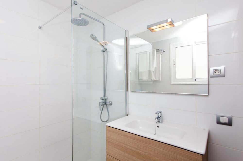 Foto del baño de Apartamentos TAO Caleta Playa
