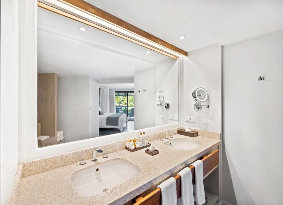 Foto del baño de Hotel Secrets St. Martin Resort &amp;amp; Spa