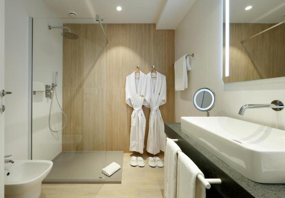 Foto del baño de Hotel The Signature Level at Grand Palladium Sicilia Resort &amp;amp; Spa