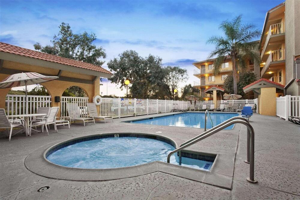 Foto de los servicios de Hotel Days Inn by Wyndham Buena Park