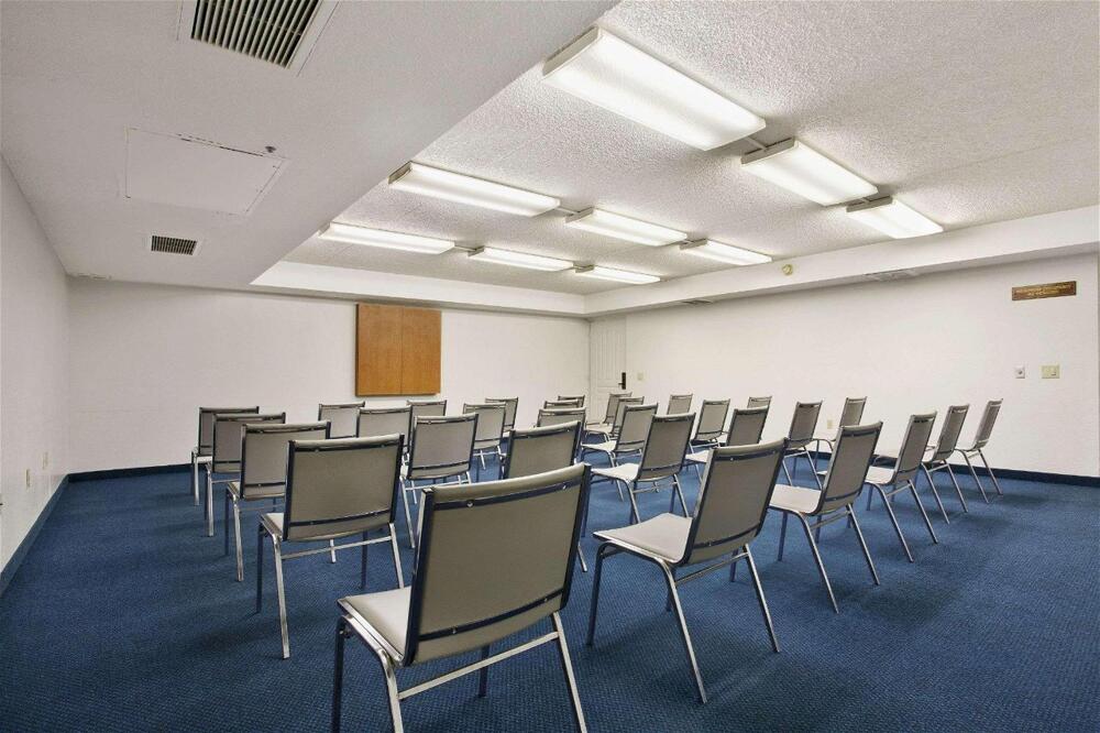 Foto de los servicios de Hotel Days Inn by Wyndham Buena Park