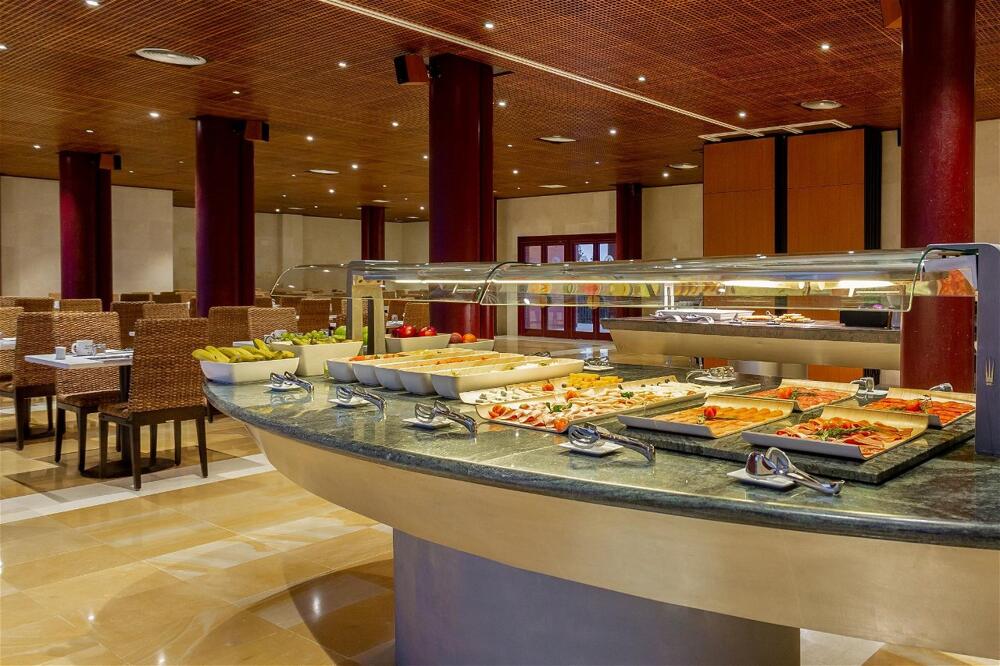 Foto de restauración de Hotel Exe Layos Golf