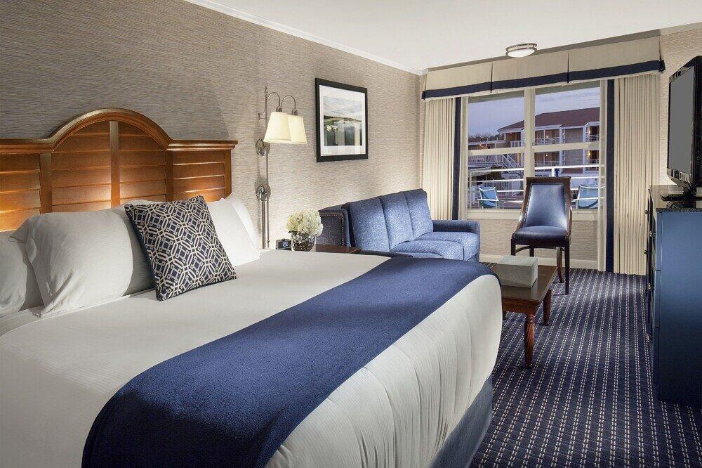 Foto de una habitación de Hyannis Harbor Hotel