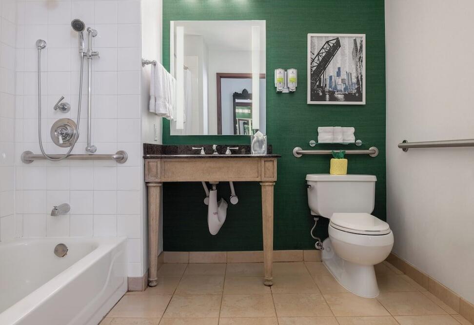 Foto del baño de Staypineapple, An Iconic Hotel, The Loop