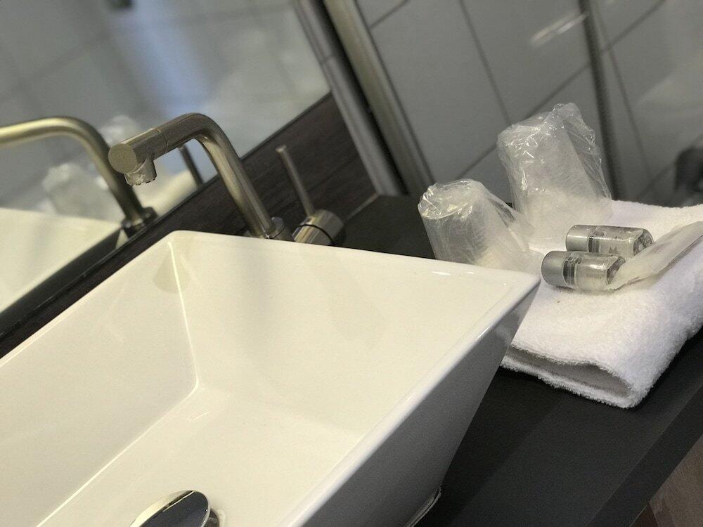 Foto del baño de Brit Hotel Aux Sacres Reims Centre