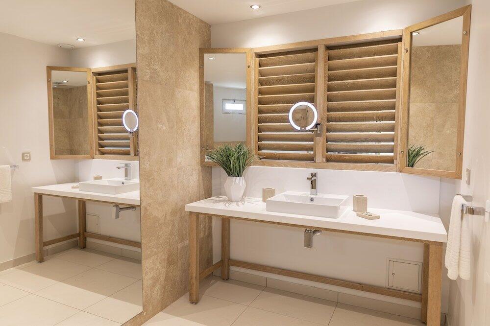 Foto del baño de Hotel La Playa Orient Bay