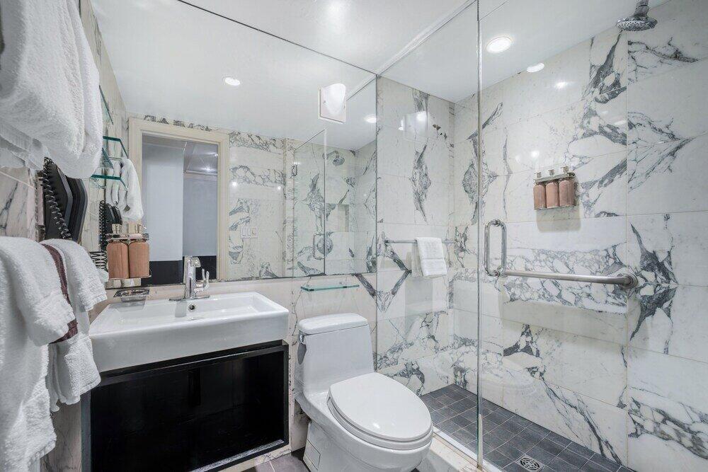 Foto del baño de The Normandy Hotel