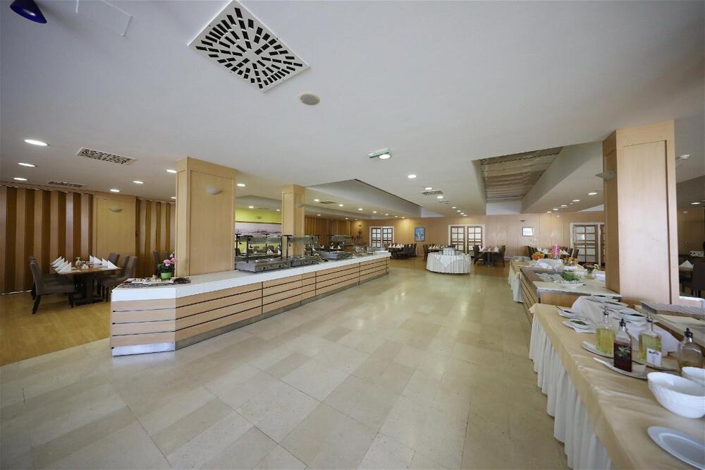 Foto de restauración de Hotel Donat - All Inclusive