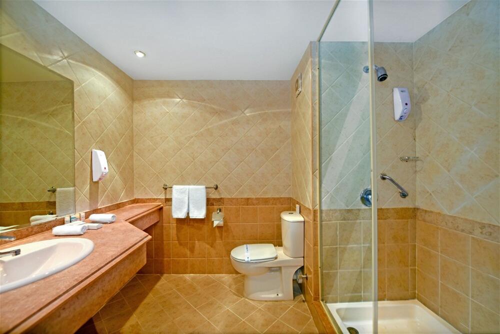 Foto del baño de Hotel Bliss Nada Beach Resort