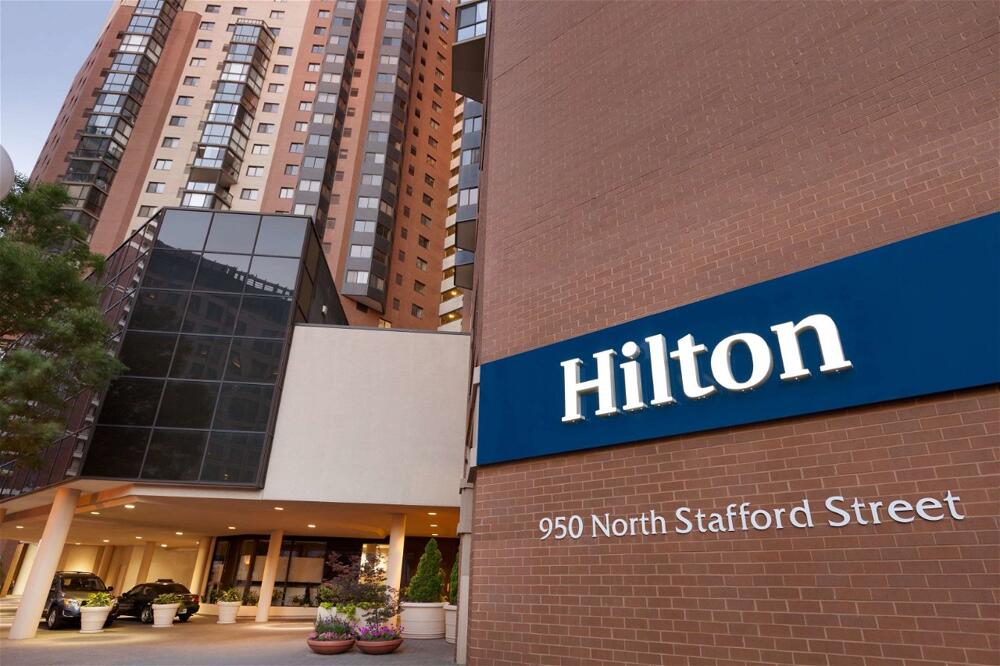 Foto del exterior de Hotel Hilton Arlington