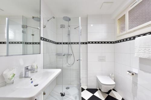 Foto del baño de J5 Hotels Helvetie Montreux