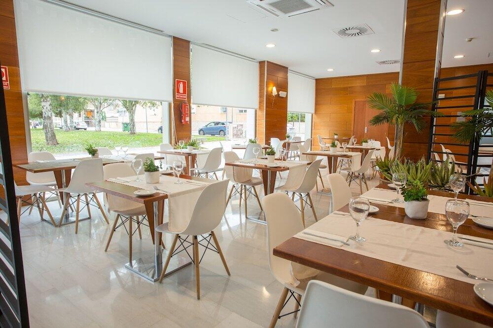 Foto de restauración de Hotel Checkin Alaquas