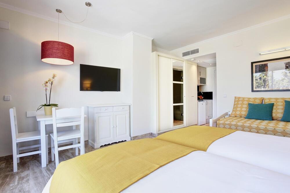 Foto de una habitación de Aparthotel Grupotel Mar de Menorca