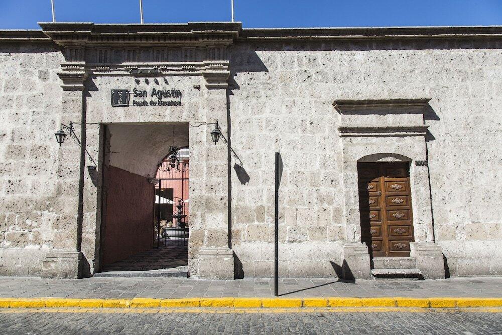 Foto del exterior de San Agustin Posada del Monasterio