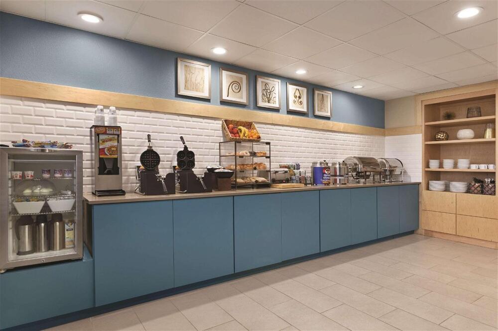 Dining – Hotel Country Inn &amp;amp; Suites by Radisson, Fairborn South, OH
