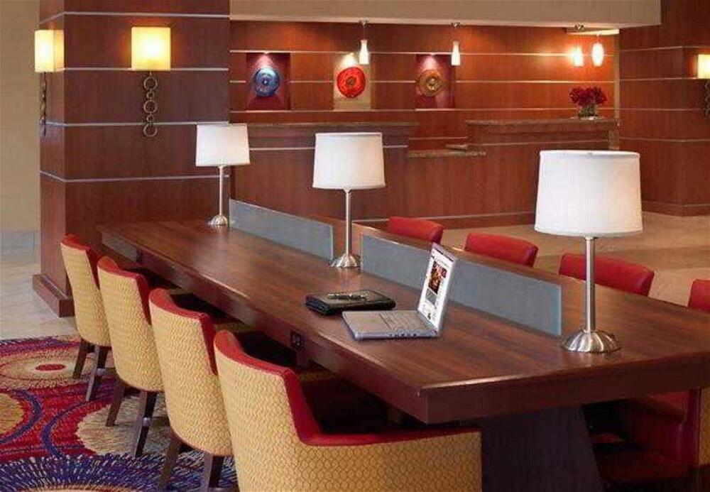Foto de las zonas nobles de Hotel Wyndham Cleveland Airport