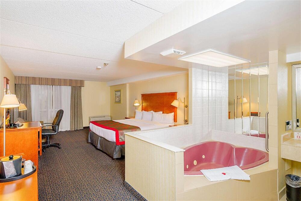 Foto de una habitación de Hotel Ramada by Wyndham Niagara Falls by the River