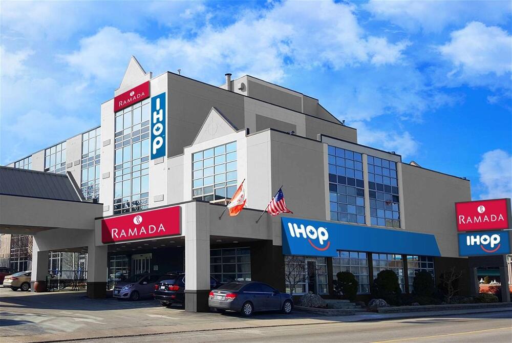 Foto del exterior de Hotel Ramada by Wyndham Niagara Falls by the River