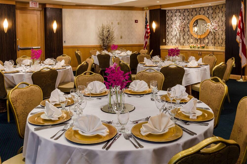 Foto de restauración de Beacon Hotel &amp;amp; Corporate Quarters