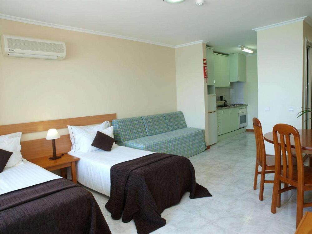 Foto de una habitación de Apartamentos Jardins da Rocha